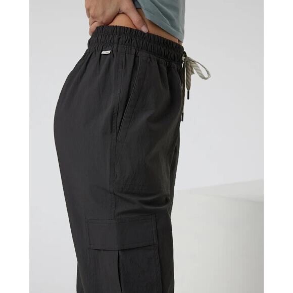New VUORI Women's Birch Performance Jogger - Picture 4 of 8